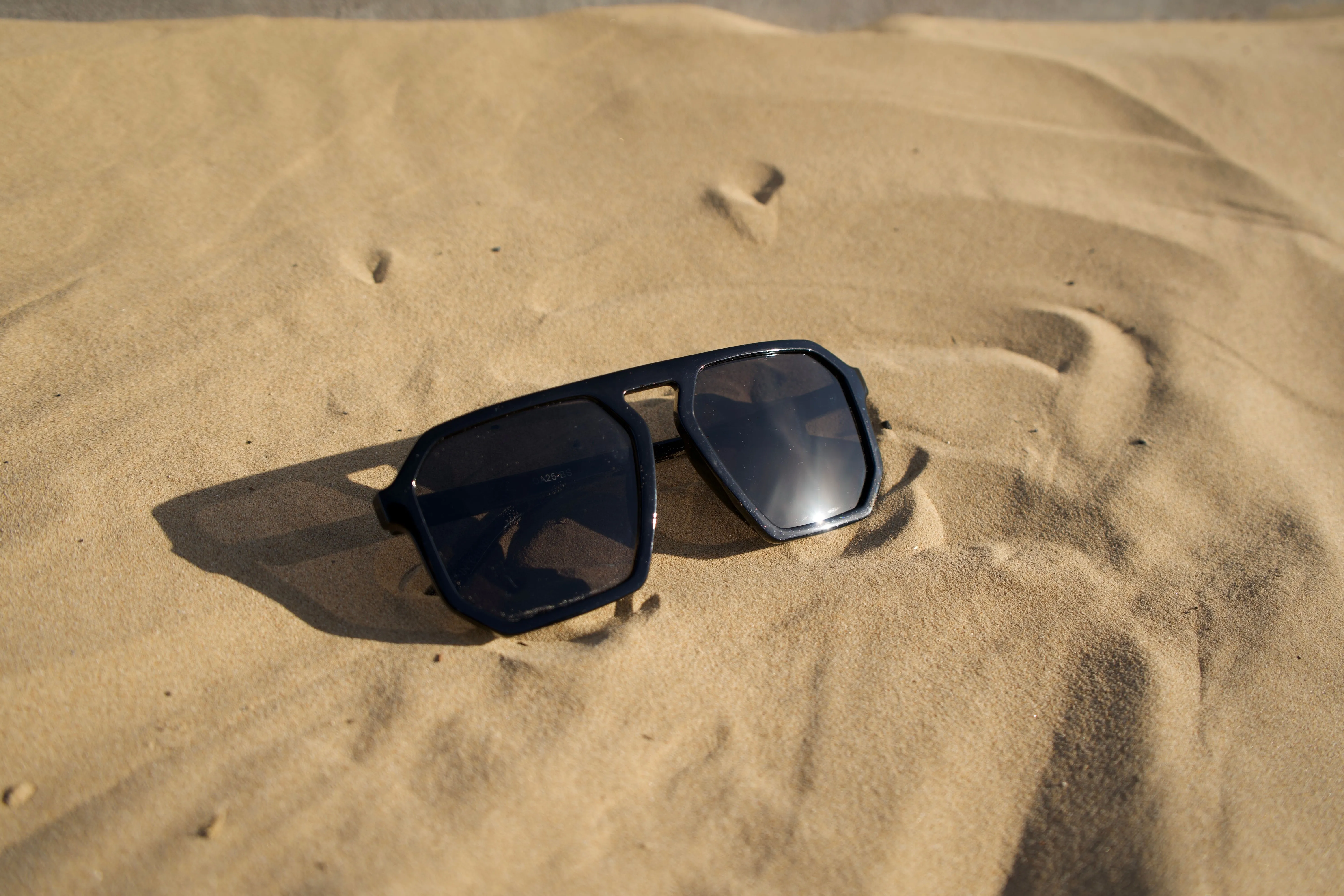 Capo Single Bridge Aviator Sunglasses - Black