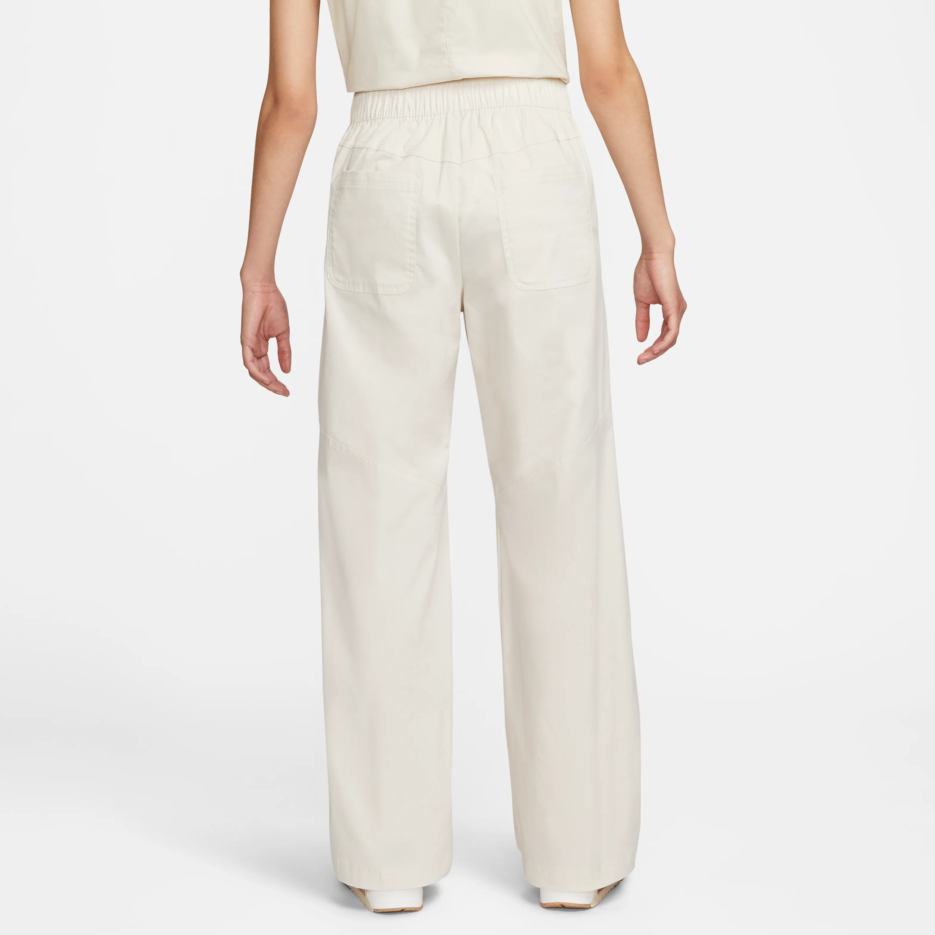 Nike Sportswear Essentials-Women's Woven High-Rise