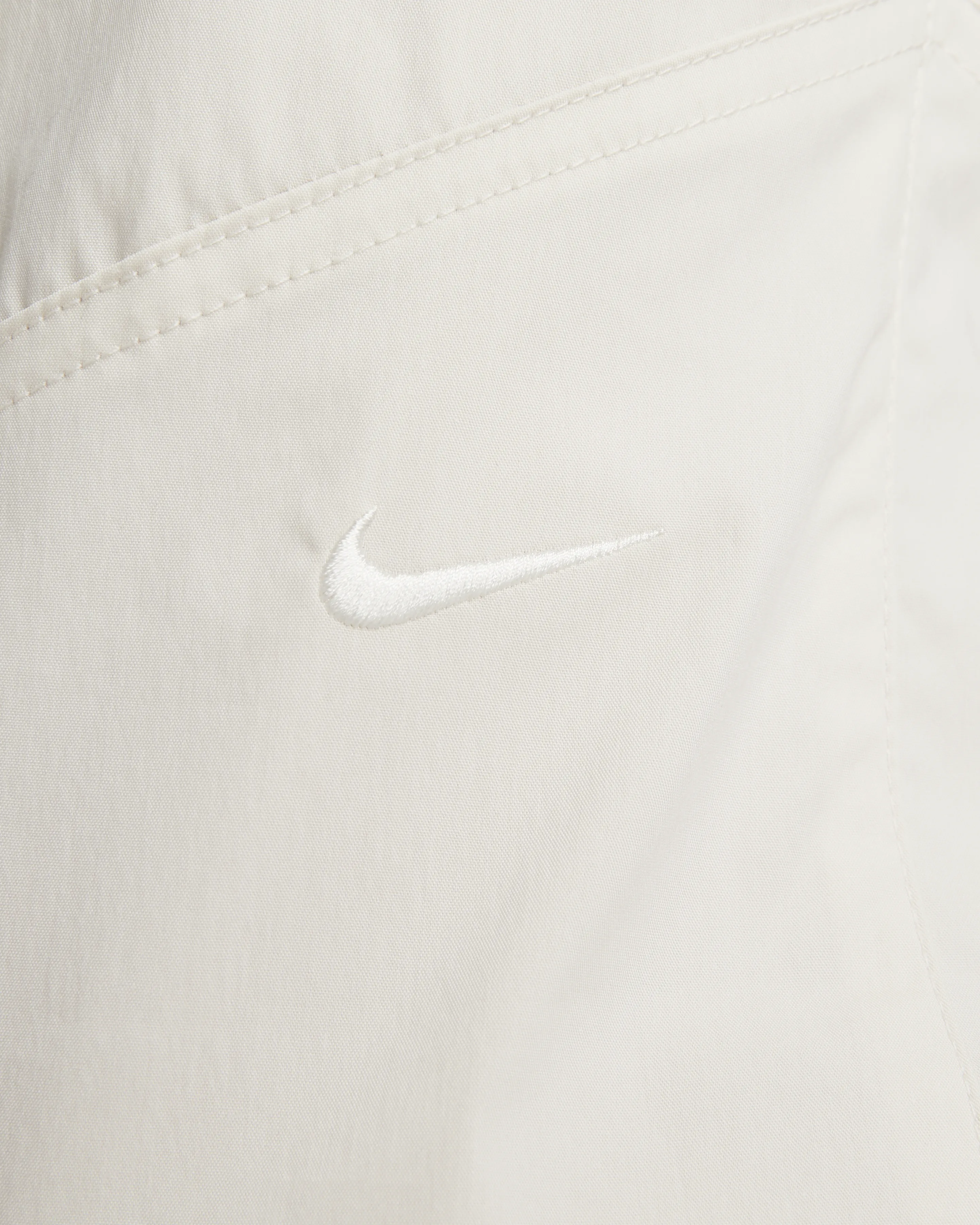 Nike Sportswear Essentials-Women's Woven High-Rise