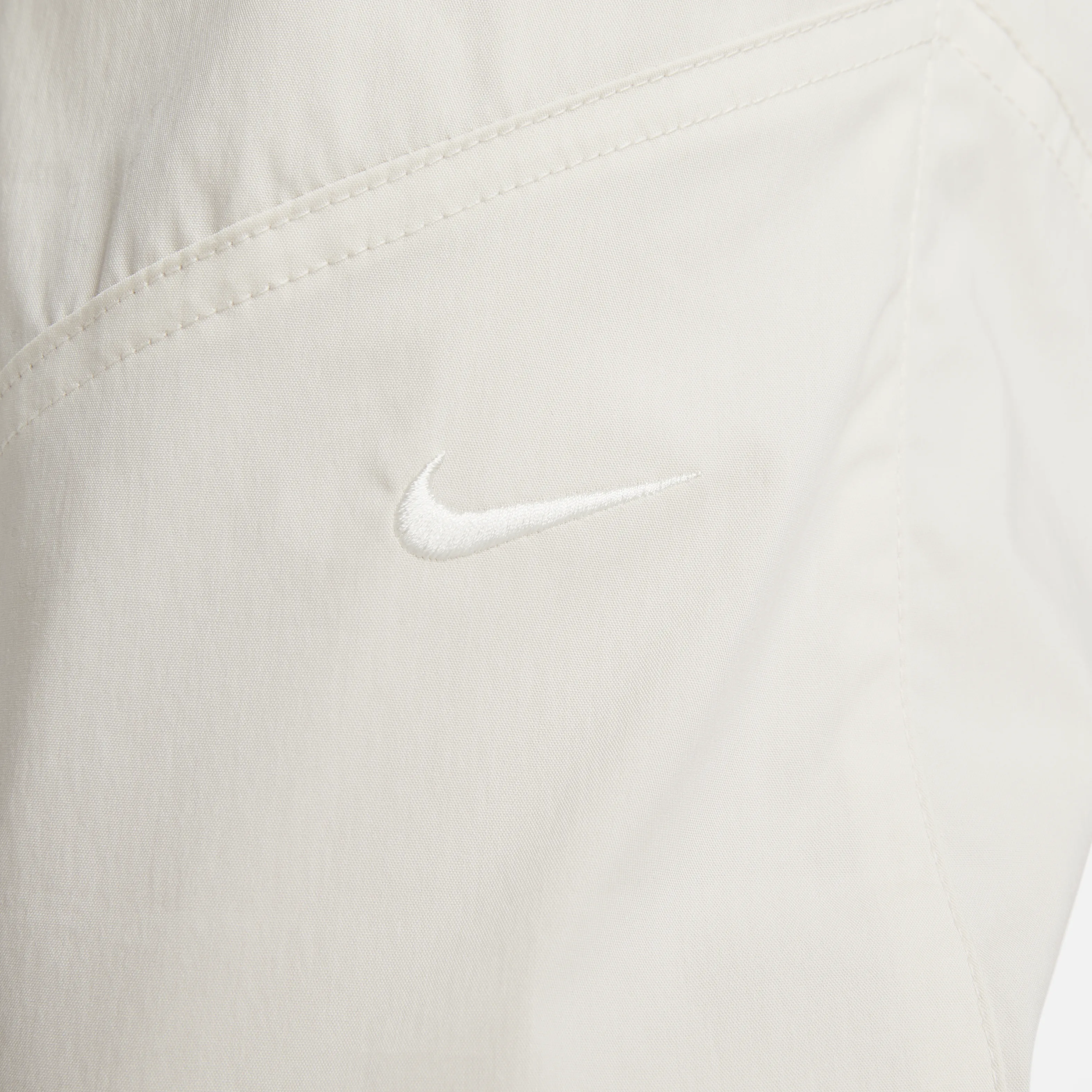 Nike Sportswear Essentials-Women's Woven High-Rise