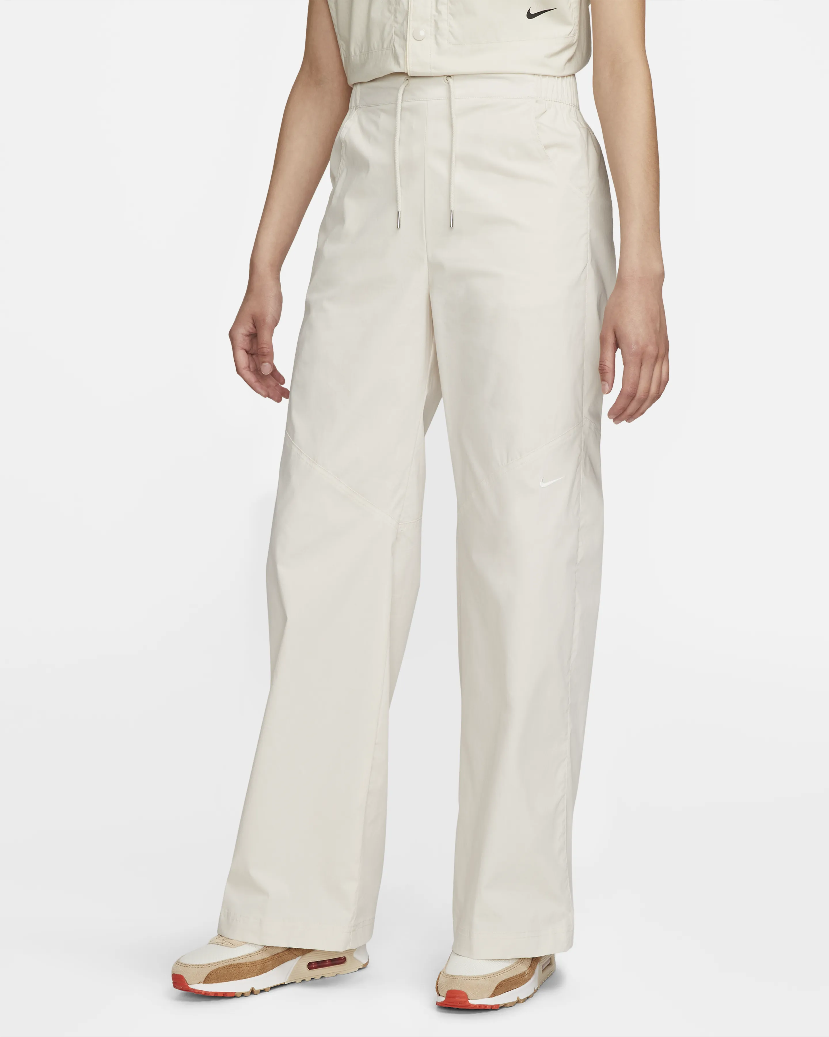 Nike Sportswear Essentials-Women's Woven High-Rise