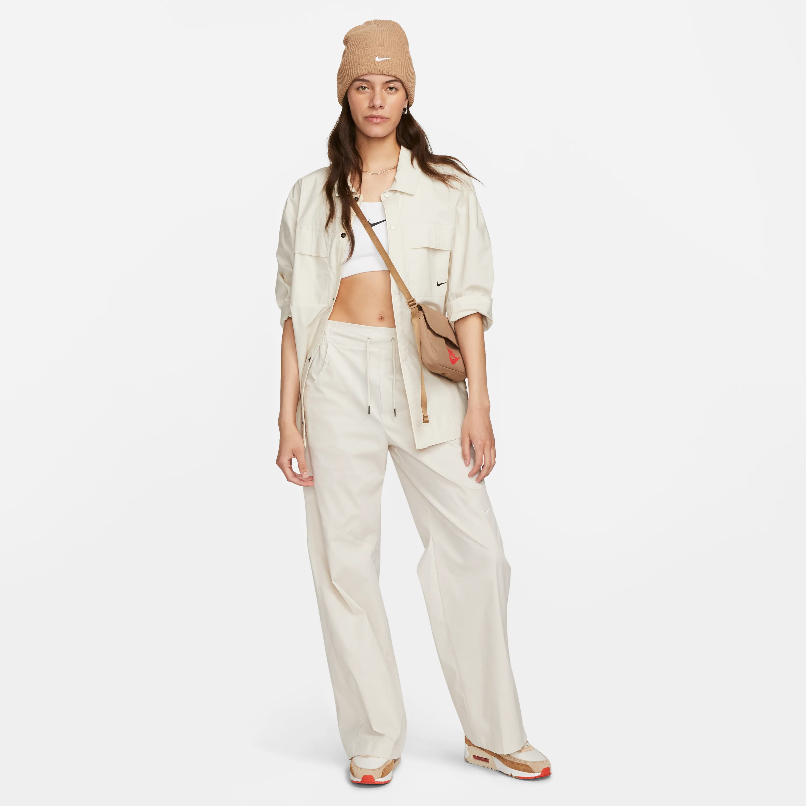 Nike Sportswear Essentials-Women's Woven High-Rise