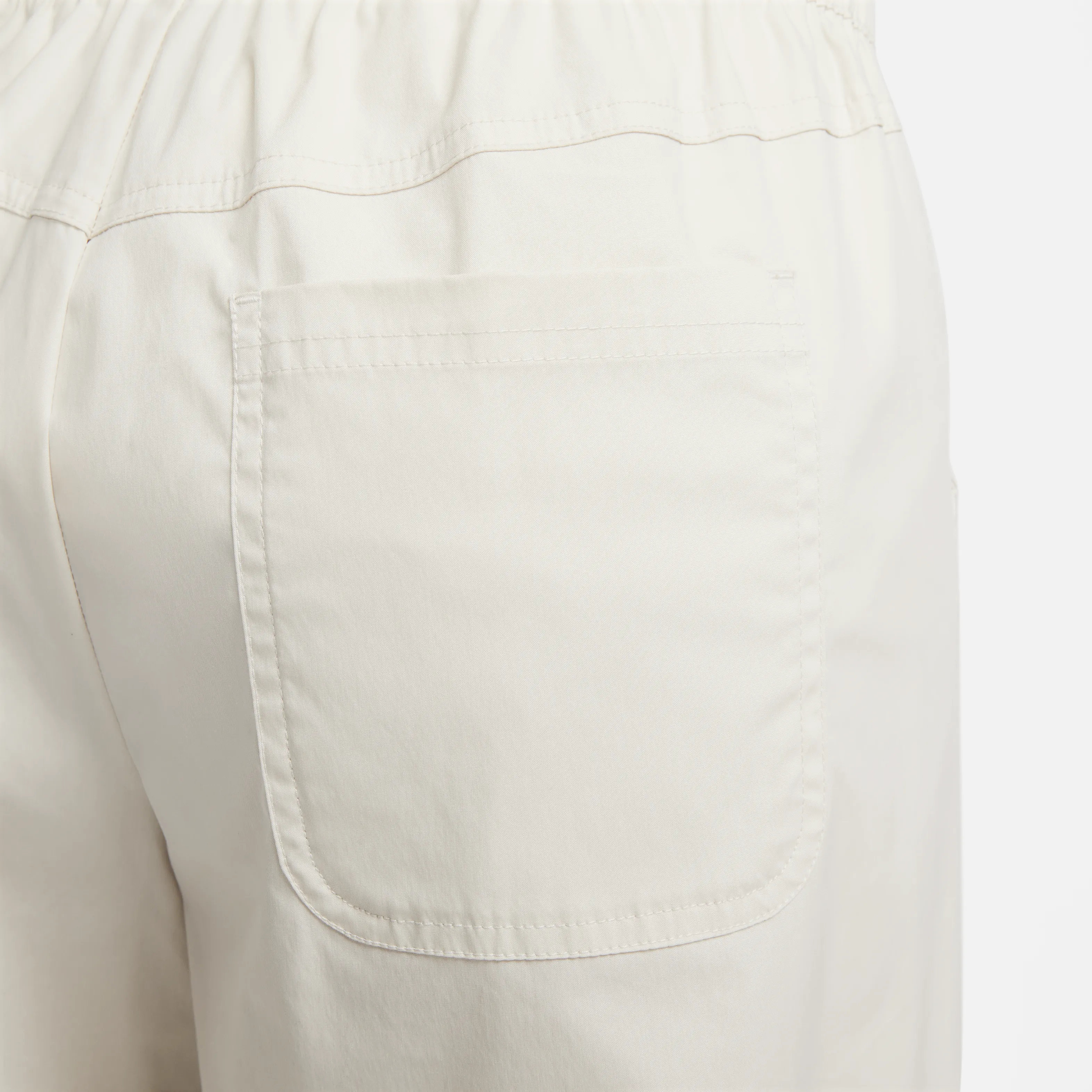 Nike Sportswear Essentials-Women's Woven High-Rise