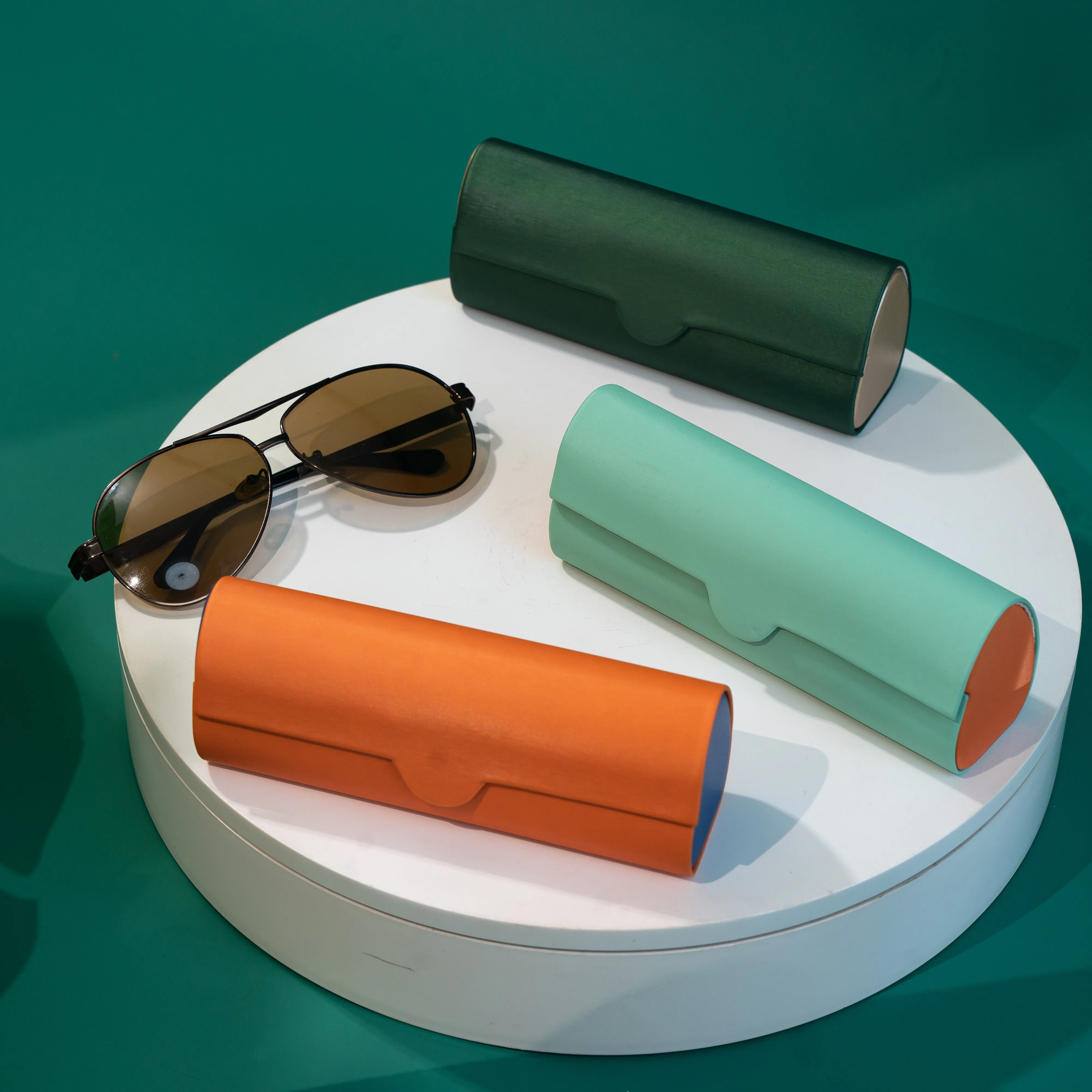 Vintage-Inspired Magnetic Retro Cylindrical Design Glasses Case