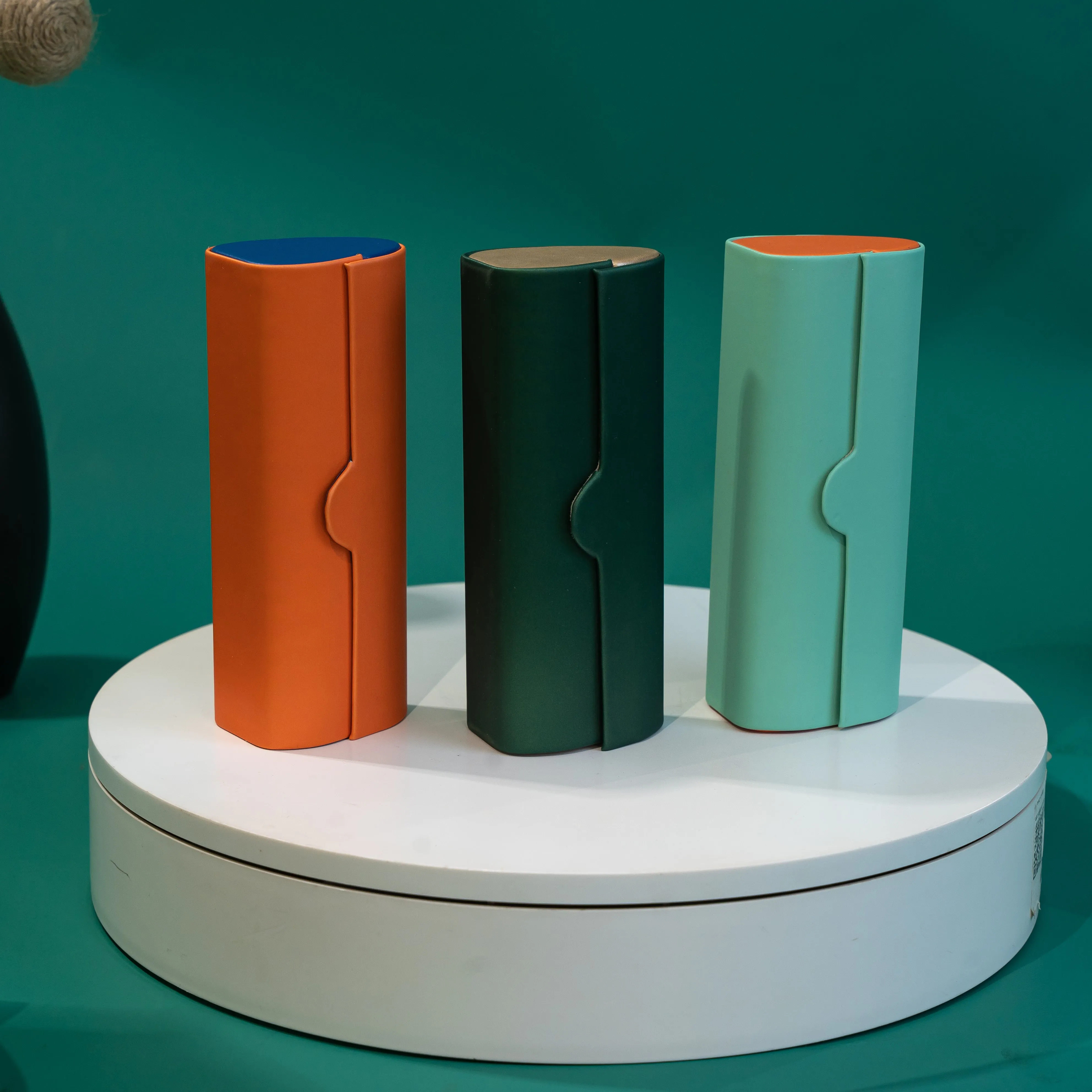 Vintage-Inspired Magnetic Retro Cylindrical Design Glasses Case