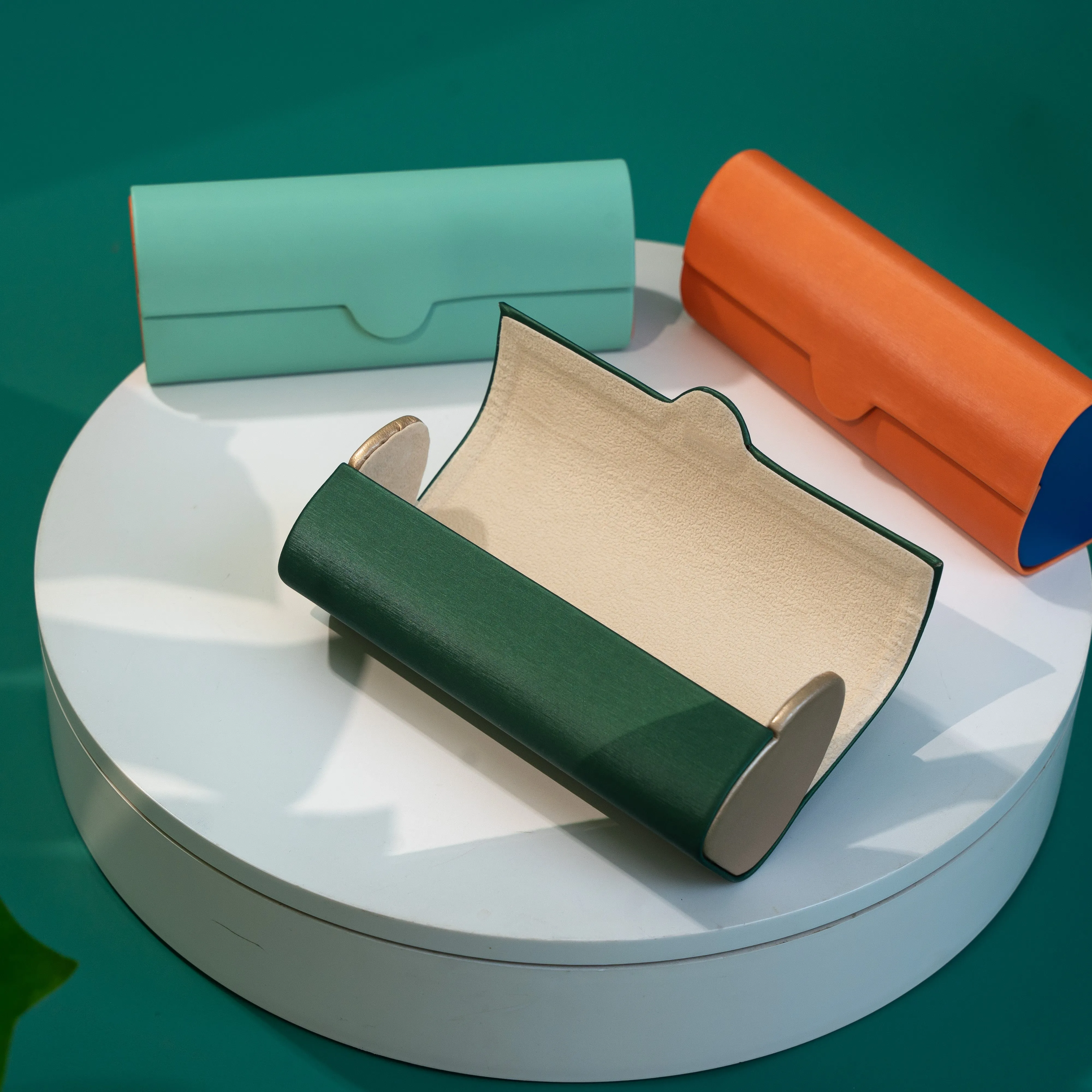 Vintage-Inspired Magnetic Retro Cylindrical Design Glasses Case