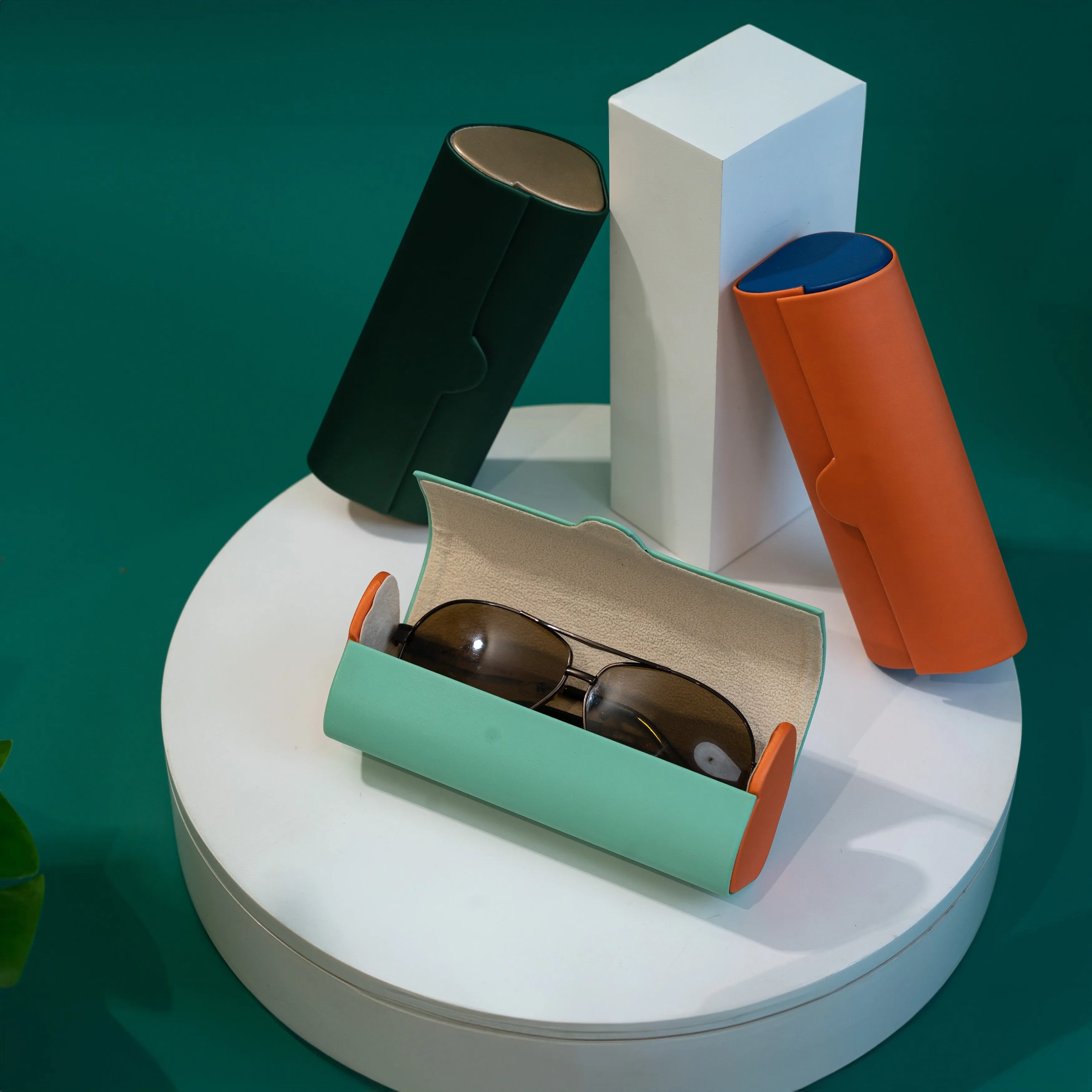 Vintage-Inspired Magnetic Retro Cylindrical Design Glasses Case