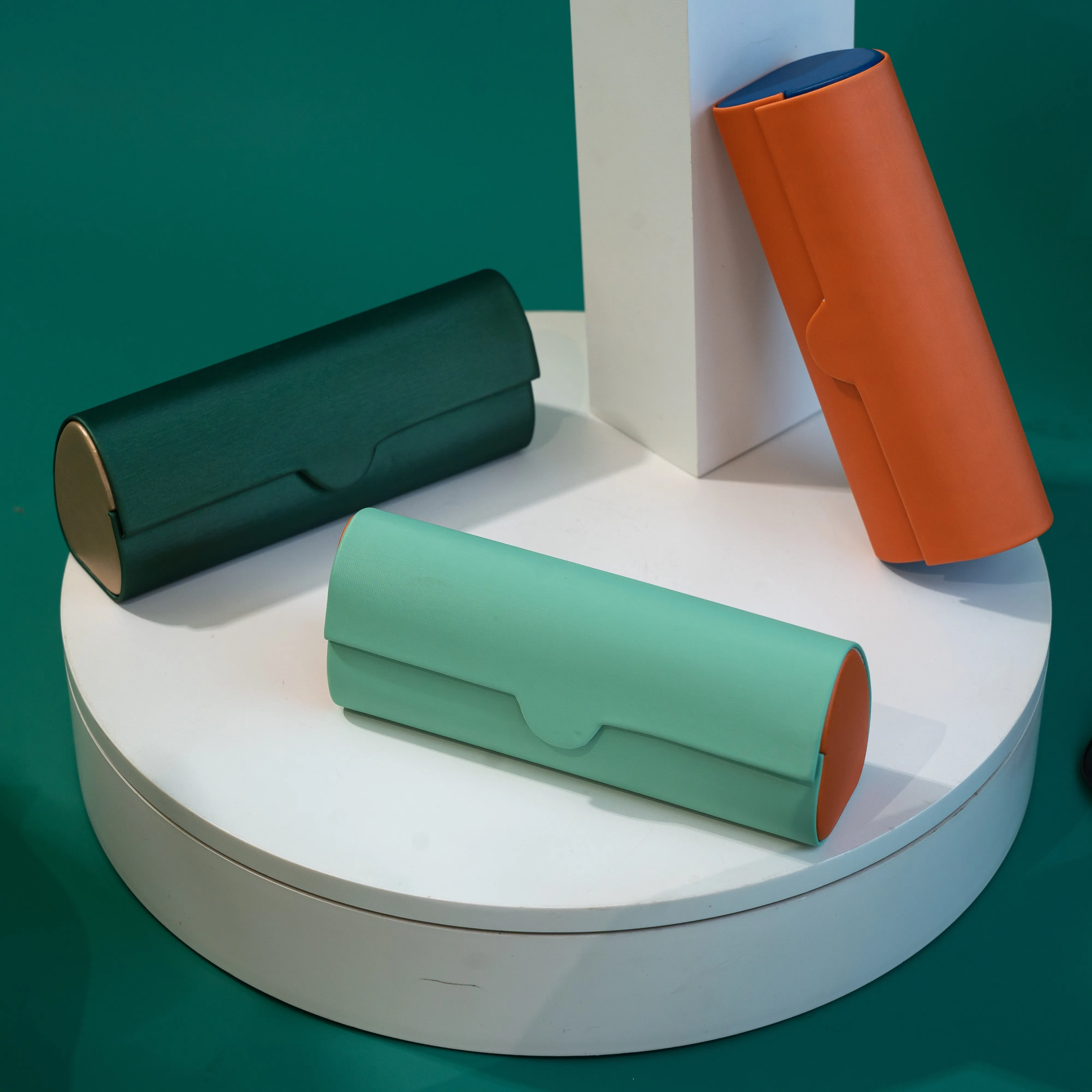 Vintage-Inspired Magnetic Retro Cylindrical Design Glasses Case